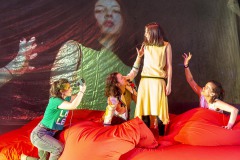 THEATER BONN: MÄDCHEN WIE DIE_copyright: Thilo Beu