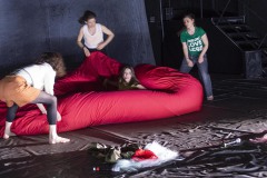 THEATER BONN: MÄDCHEN WIE DIE_copyright: Thilo Beu