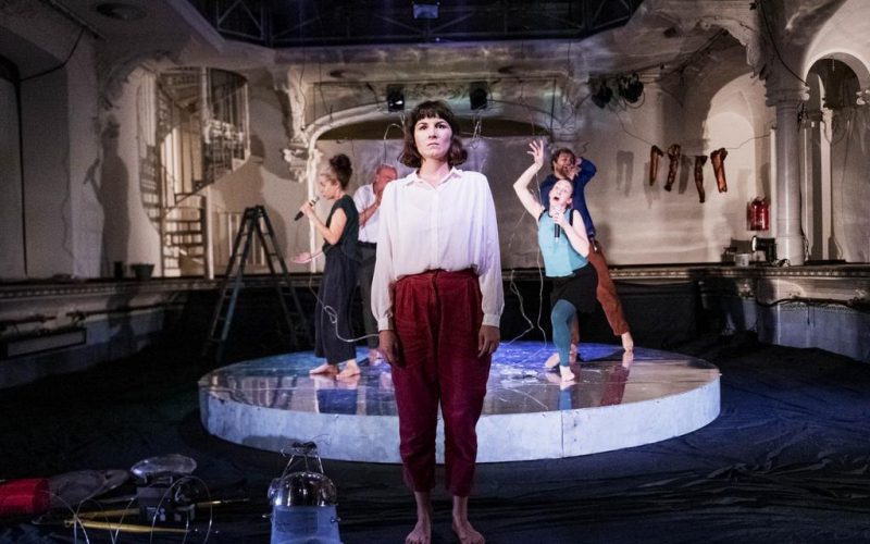 Satelliten am Nachthimmel_Foto: Minz und Kunst